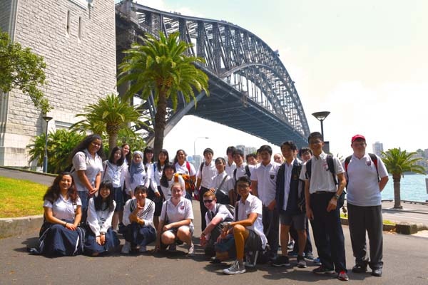 Wyndham-College-Excursion-bridge